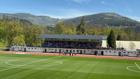 Vseslovensko petje s srci: na Ravnah zapeli s srcem – uspešno izvedeno vseslovensko petje s srci