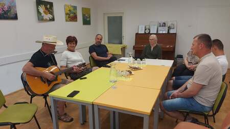 Predaja donacije slabovidni osebi