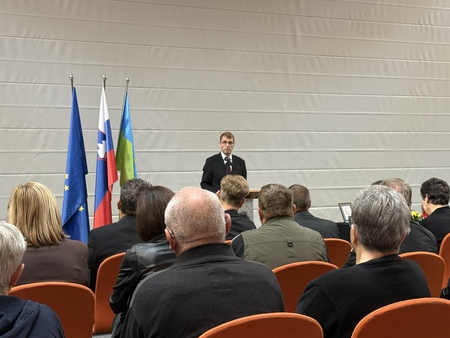 Sklicatelj žalne slovesnosti župan Občine Ravne na Koroškem dr. Tomaž Rožen