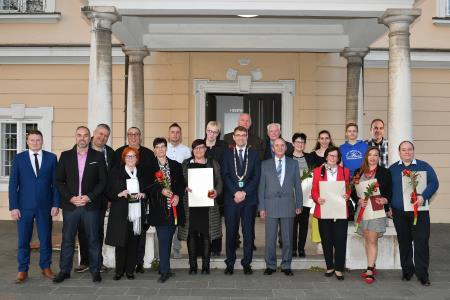 Prejemniki občinskih odličij na slovesni seji 2025