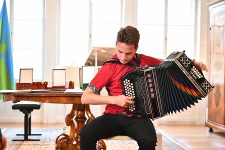 Nik Valenci, Glasbena šola Ravne, mentor Jože Mandl