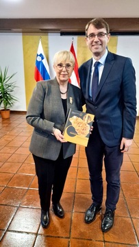 Predsednica RS Nataša Pirc Musar in župan ter predsednik Geoparka dr. Tomaž Rožen